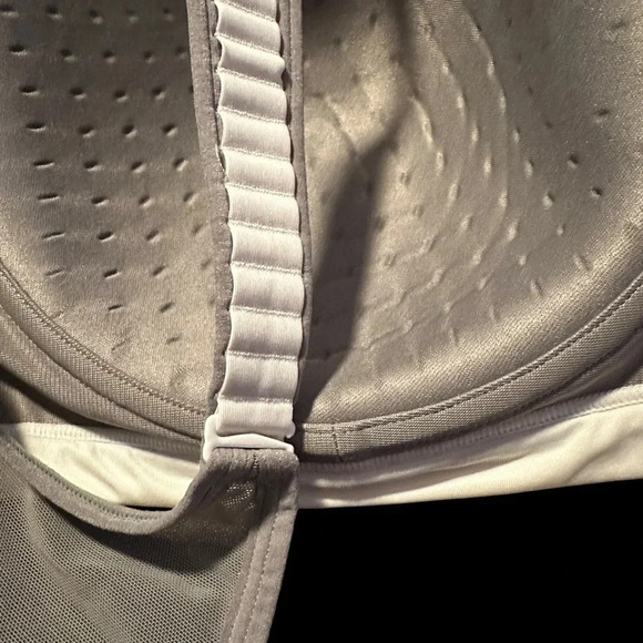 Livi Lane Bryant 48DDD Adjustable Sports Bra – White & Gray - Picture 5 of 7